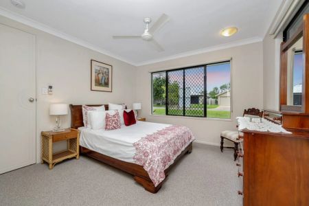 33 Anchorage Circuit, Bushland Beach. - Photo 3