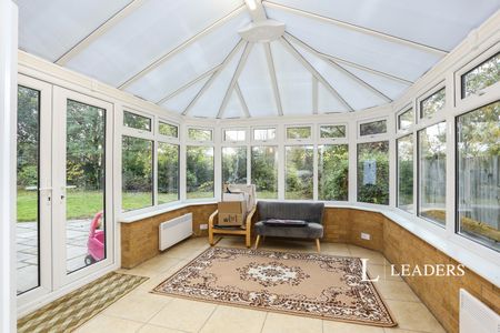 4 bedroom house to rent Holywell Close, Orpington, BR6 - Photo 5