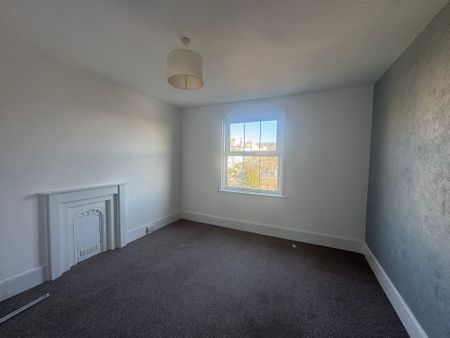 2 bed flat to rent in Warrior Square, St Leonards-On-Sea, TN37 - Photo 2