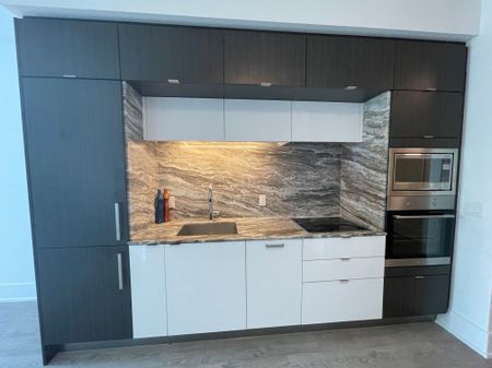 For Lease - 1 Edgewater Drive Unit# Ph20, Toronto, Ontario - Photo 4