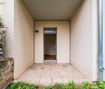 Singlewohnung in zentraler Lage, mit Terrasse, Parkett, Fußbodenheizung und Dusche. - Photo 1
