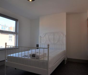 4 bedroom terraced house to rent - Photo 6