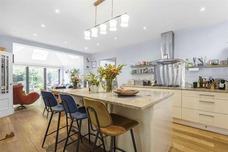 4 bedroom semi-detached house to rent - Photo 5