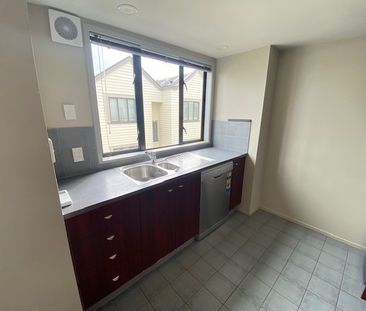 Spacious City fringe Living - Photo 5