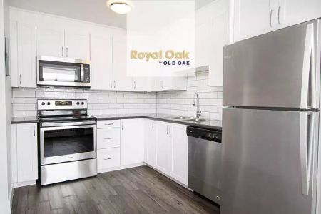 Royal Oak Terrace | 1134 Adelaide St N | 1BR renovated - Photo 4