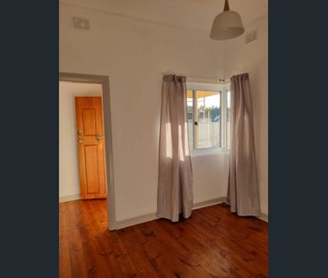 House, newly renovated - Photo 4