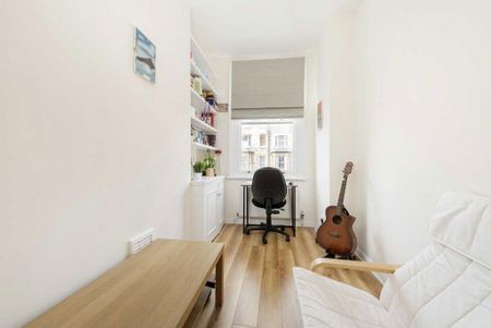 2 bedroom flat to rent - Photo 2