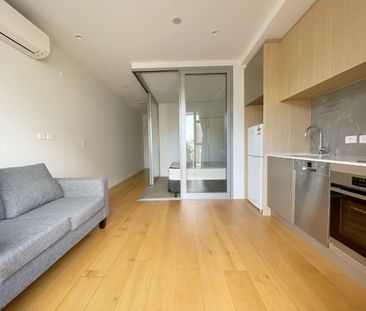 Cozy one bedroom apartment off the main road in Grafton - Photo 5