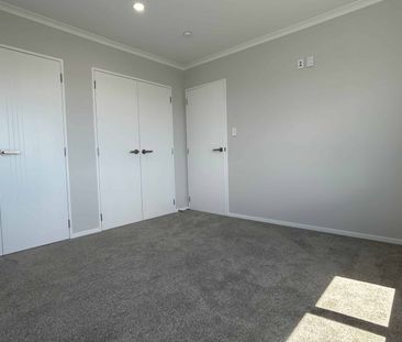 Modern Family Home in Fantastic School Zone - Photo 4