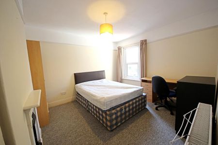 4 bedroom detached house to rent - Photo 2