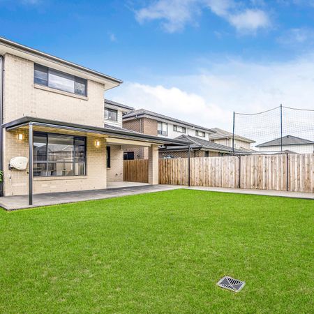 Family Home With Multiple Living Spaces! - Photo 3