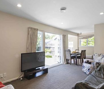 Family home in Burnside High Zone! - Photo 2