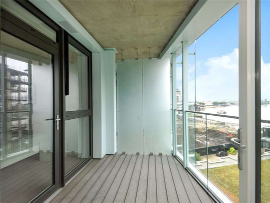 Set within the Enderby Wharf, Riverside development, is this amazing 1 bedroom, 1 bathroom furnished apartment. - Photo 1