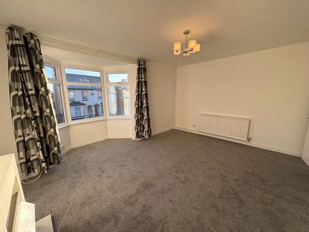 Holly Road, Aldershot, Hampshire, GU12 - Photo 4