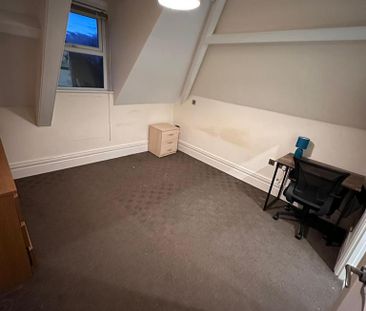 3 bedroom flat to rent - Photo 3