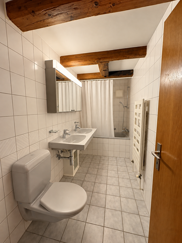 Grosszügige 3-Zimmer-Dachwohnung mit ca. 100 m² und Balkon in Bassersdorf - Foto 4