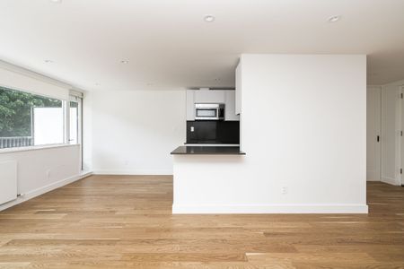 150 The Donway West - Photo 5