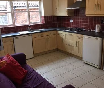 1 bed house / flat share to rent in Mascot Square, Hythe - Photo 4