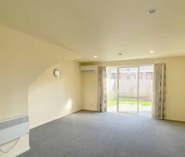 Modern & Convenient Home - Photo 5