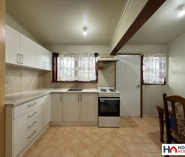 CONVENIENTLY LOCATED 3 BEDROOM HOME - Photo 4