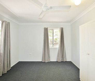 Charming Apartment in Norman Gardens! - Photo 3