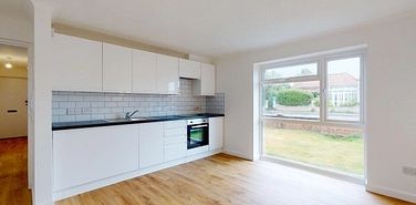 Royal Court, Pier Avenue, Whitstable, CT5 2SB, Kent - Photo 2