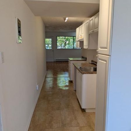 3 1/2 À LOUER, POINTE-AUX-TREMBLES, LIBRE MAINTENANT - Photo 4