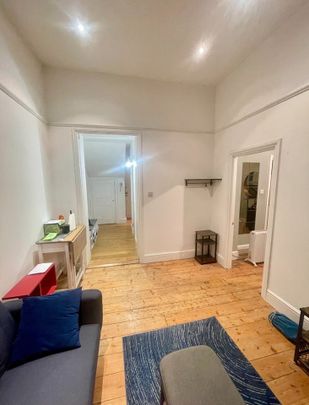 1 Bed Flat, Kensington Gardens Square, W2 - Photo 1