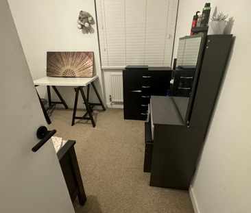 Room in a Shared House, The Priory, CR0 - Photo 1