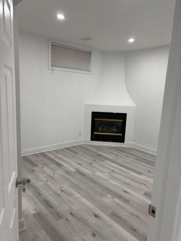 For Lease - 5321 Durie Road Unit# Legal basement SEP ENTRAN, Mississauga, Ontario - Photo 3