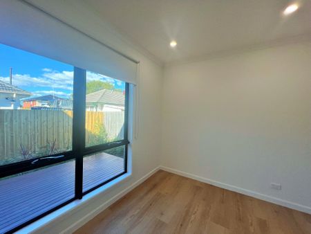 Stylish & Modern Townhouse in the Heart of Noble Park - Photo 5