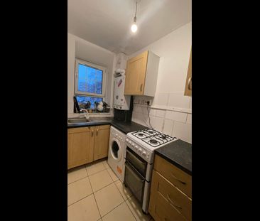 Room in a Shared Flat, Chicksand House, E1 - Photo 5