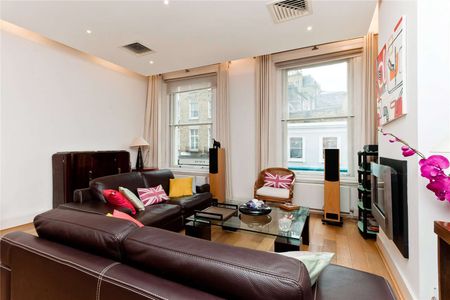 This extremely spacious three bedroom maisonette, benefits from having a large living space, as well as a private roof terrace. - Photo 5