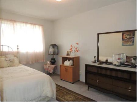 863 Sheppard Street — 3 Bedroom 2 Bathroom - Photo 4