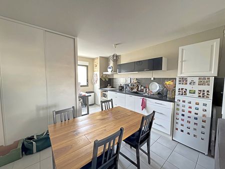 APPARTEMENT T3 avec terrasse et places de parking - CORNEBARRIEU, - Photo 3