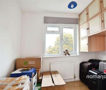 Brambles Farm Drive, Uxbridge, UB10 - Photo 5