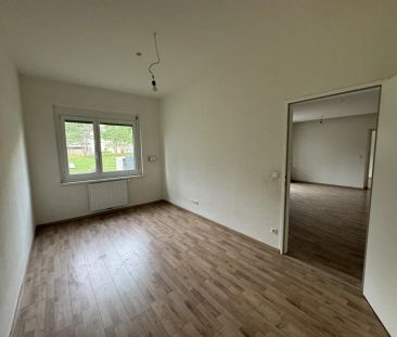 Unbefristete 3-Zimmer-Wohnung mit riesiger, westseitiger Terrasse! - Photo 1