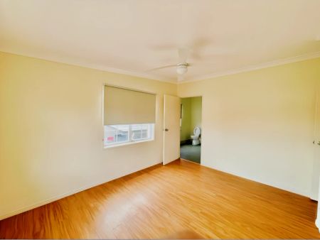 4 bed 2 bath - Photo 2