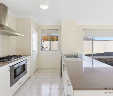 Modern Bedroom in Wellard - Photo 3
