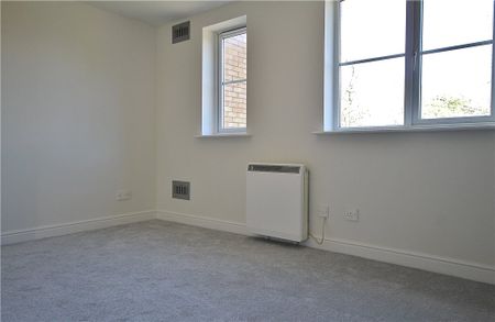 Ashdown Close, Woking, Surrey, GU22 7PG - Photo 3