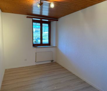 Modernized 4-room apartment with practical parking, Beggingen - Photo 1