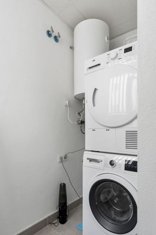 Middle Floor Apartment in Estepona - Photo 3