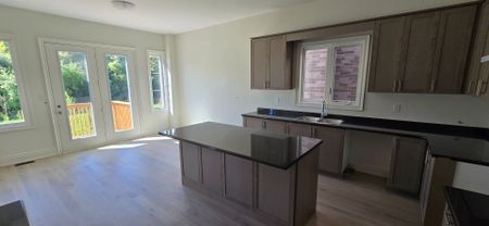 For Lease - 60 Big Willow Crescent, Richmond Hill, Ontario - Photo 2
