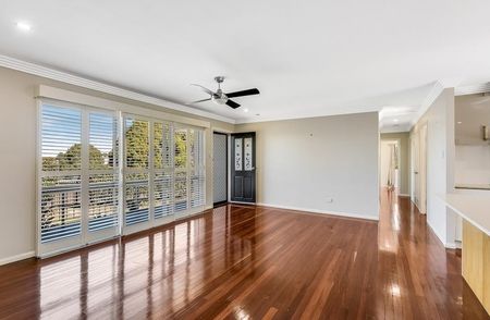 ~ Immaculately Presented in Enviable North Side Location ~ - Photo 2