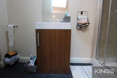 4 bedroom apartment to rent - Photo 3