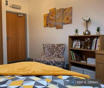 1 bedroom in a flat share to rent - Photo 2