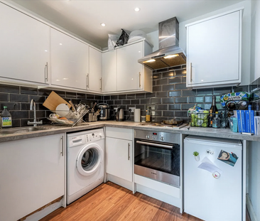 One Bed Apt, Warren Court, Euston Road, NW1 - Photo 2 | Rentumo