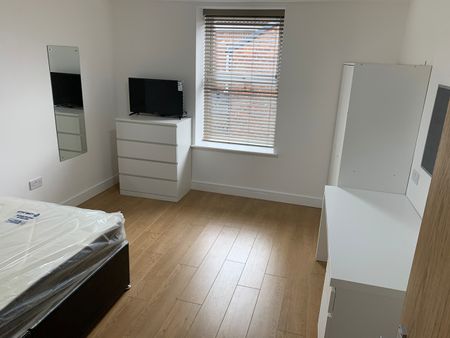 5 Bed Terraced House, Salisbury Road, L15 - Photo 3