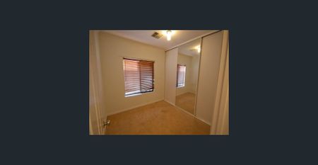 Breathtaking Ocean Views: Luxurious 4-Bedroom Coastal Home - Photo 3