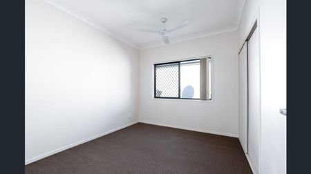 Spacious Family Retreat: Your Dream Rental Home Awaits - Photo 5